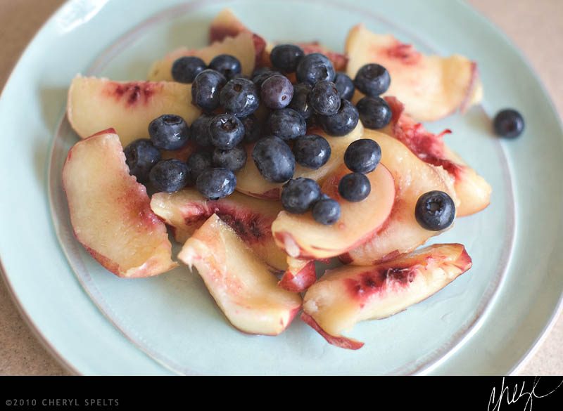 California white nectarines and blueberries // Photo: Cheryl Spelts